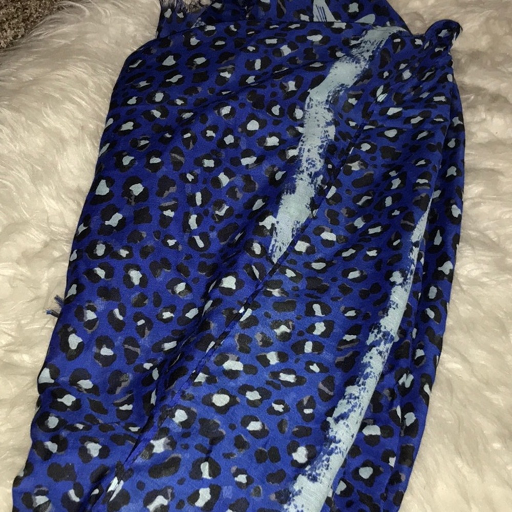 Blue body scarf